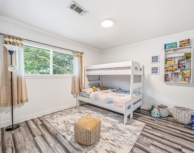 9022 Quebec Dr - Photo Thumbnail 17