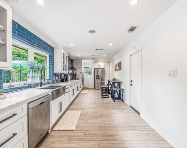 9022 Quebec Dr - Photo Thumbnail 12