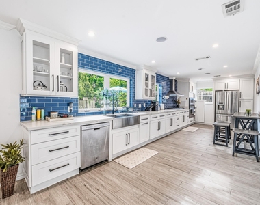 9022 Quebec Dr - Photo Thumbnail 11