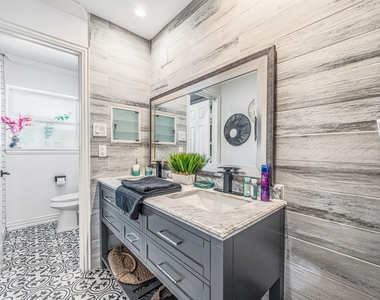 9022 Quebec Dr - Photo Thumbnail 21