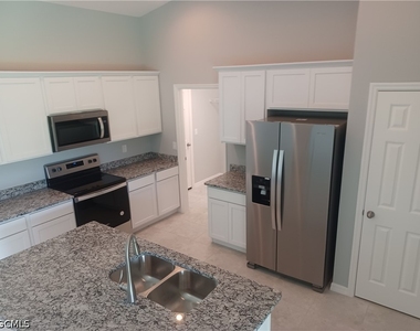 417 Sw 26th Avenue - Photo Thumbnail 7