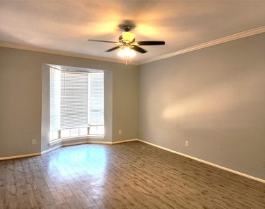 2255 Braeswood Park Drive - Photo Thumbnail 3