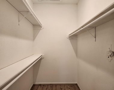 2255 Braeswood Park Drive - Photo Thumbnail 16