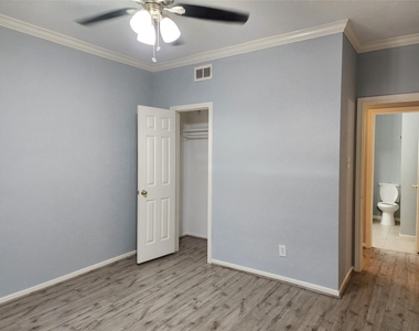 2255 Braeswood Park Drive - Photo Thumbnail 11