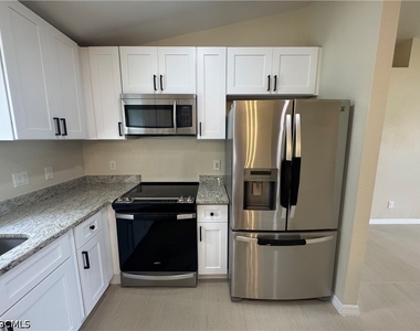 4426 Sw Santa Barbara Place - Photo Thumbnail 3