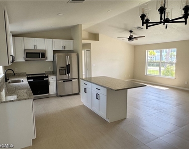 4426 Sw Santa Barbara Place - Photo Thumbnail 5
