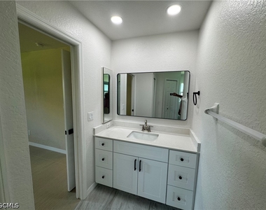 4426 Sw Santa Barbara Place - Photo Thumbnail 12
