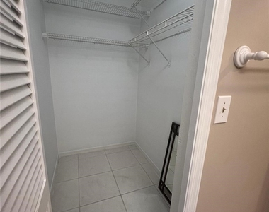 13076 Cross Creek Court - Photo Thumbnail 19