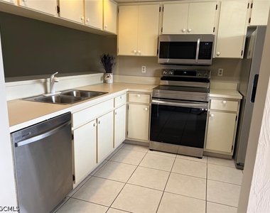 13076 Cross Creek Court - Photo Thumbnail 3