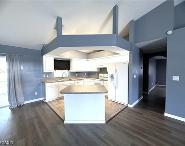 302 Nw 2nd Place - Photo Thumbnail 4