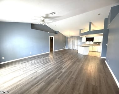 302 Nw 2nd Place - Photo Thumbnail 1