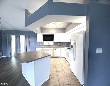 302 Nw 2nd Place - Photo Thumbnail 3