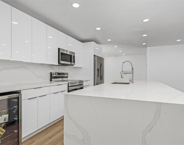 6043 Birnam Wood Lane - Photo Thumbnail 3