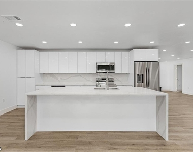 6043 Birnam Wood Lane - Photo Thumbnail 2