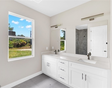 208 Clover Avenue - Photo Thumbnail 10