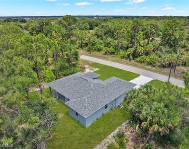 208 Clover Avenue - Photo Thumbnail 15