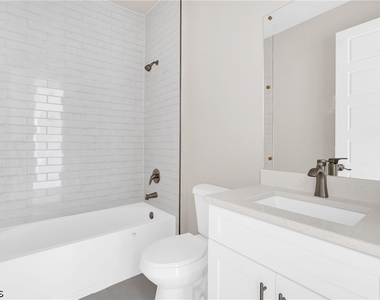 208 Clover Avenue - Photo Thumbnail 7