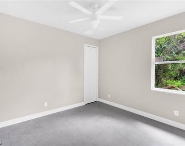 208 Clover Avenue - Photo Thumbnail 8