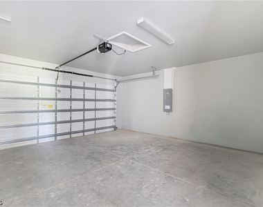 208 Clover Avenue - Photo Thumbnail 12