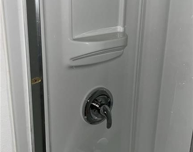 2855 Winkler Avenue - Photo Thumbnail 7