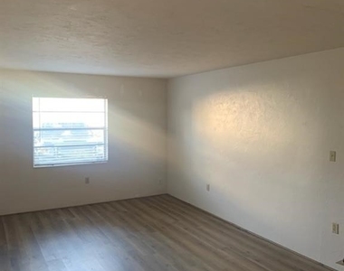 2828 Jackson Street - Photo Thumbnail 5