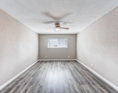 523 Spring Drive - Photo Thumbnail 2