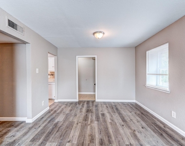 523 Spring Drive - Photo Thumbnail 4