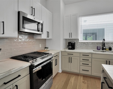 2711 Rosalie Street - Photo Thumbnail 9