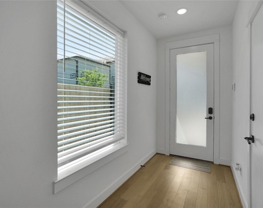 2711 Rosalie Street - Photo Thumbnail 3