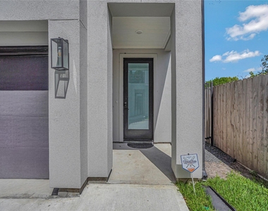 2711 Rosalie Street - Photo Thumbnail 2