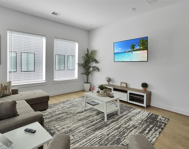2711 Rosalie Street - Photo Thumbnail 5