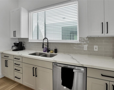 2711 Rosalie Street - Photo Thumbnail 10