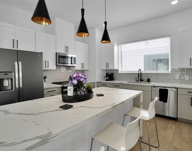 2711 Rosalie Street - Photo Thumbnail 8