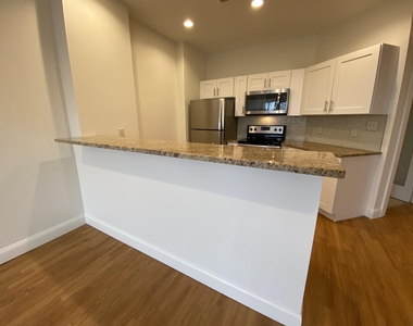 875 Elm - Photo Thumbnail 15