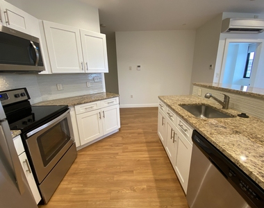 875 Elm - Photo Thumbnail 10