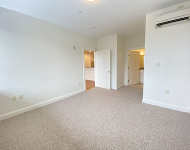 875 Elm - Photo Thumbnail 20