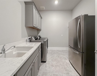 8543 Tynan Ridge Drive - Photo Thumbnail 16