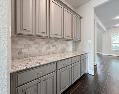 8543 Tynan Ridge Drive - Photo Thumbnail 7