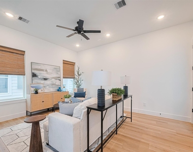 9433 Pembrook Street - Photo Thumbnail 2