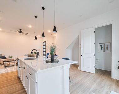 9433 Pembrook Street - Photo Thumbnail 3