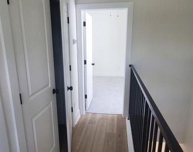 9433 Pembrook Street - Photo Thumbnail 6
