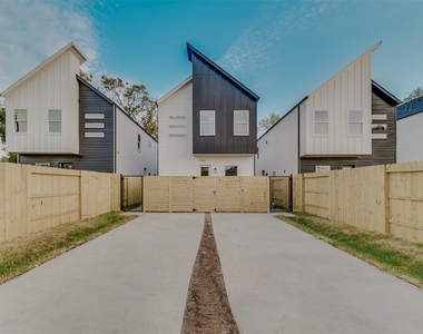 9433 Pembrook Street - Photo Thumbnail 1