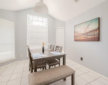 9310 Corner Oaks Ln - Photo Thumbnail 20