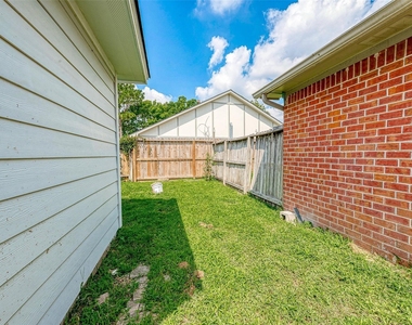 9310 Corner Oaks Ln - Photo Thumbnail 35