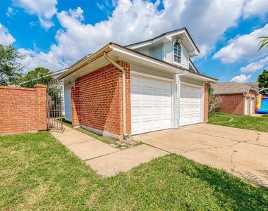 9310 Corner Oaks Ln - Photo Thumbnail 1