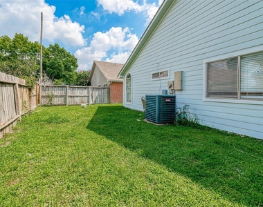 9310 Corner Oaks Ln - Photo Thumbnail 37