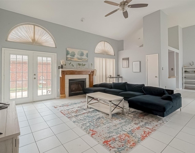 9310 Corner Oaks Ln - Photo Thumbnail 12