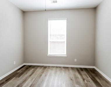 614 Companion Drive - Photo Thumbnail 10