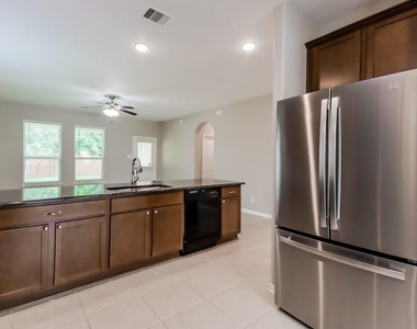 614 Companion Drive - Photo Thumbnail 4