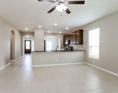 614 Companion Drive - Photo Thumbnail 2